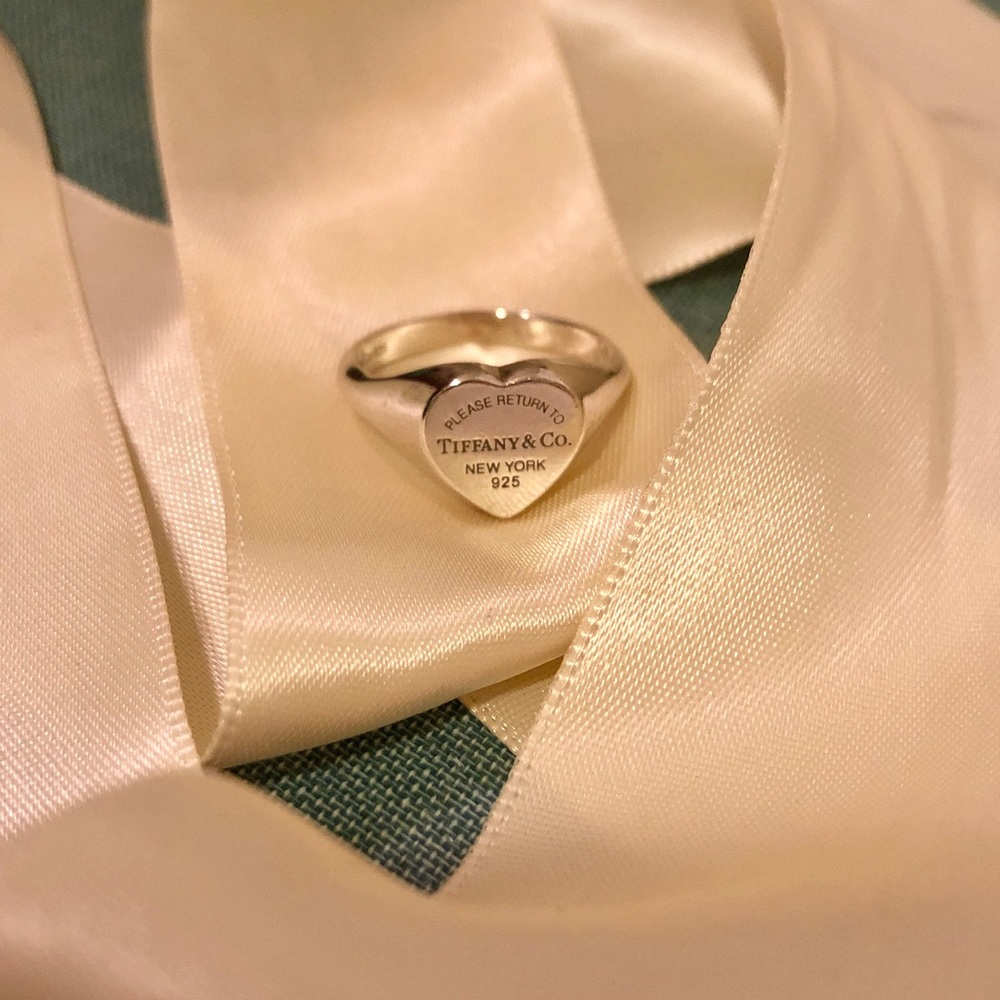 Return to Tiffany Heart Signet Ring